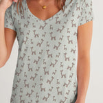 Balloon Giraffes Women's V-Neck Tee