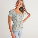 Balloon Giraffes Women's V-Neck Tee