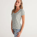 Balloon Giraffes Women's V-Neck Tee