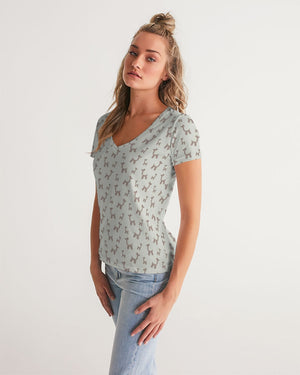 Balloon Giraffes Women's V-Neck Tee